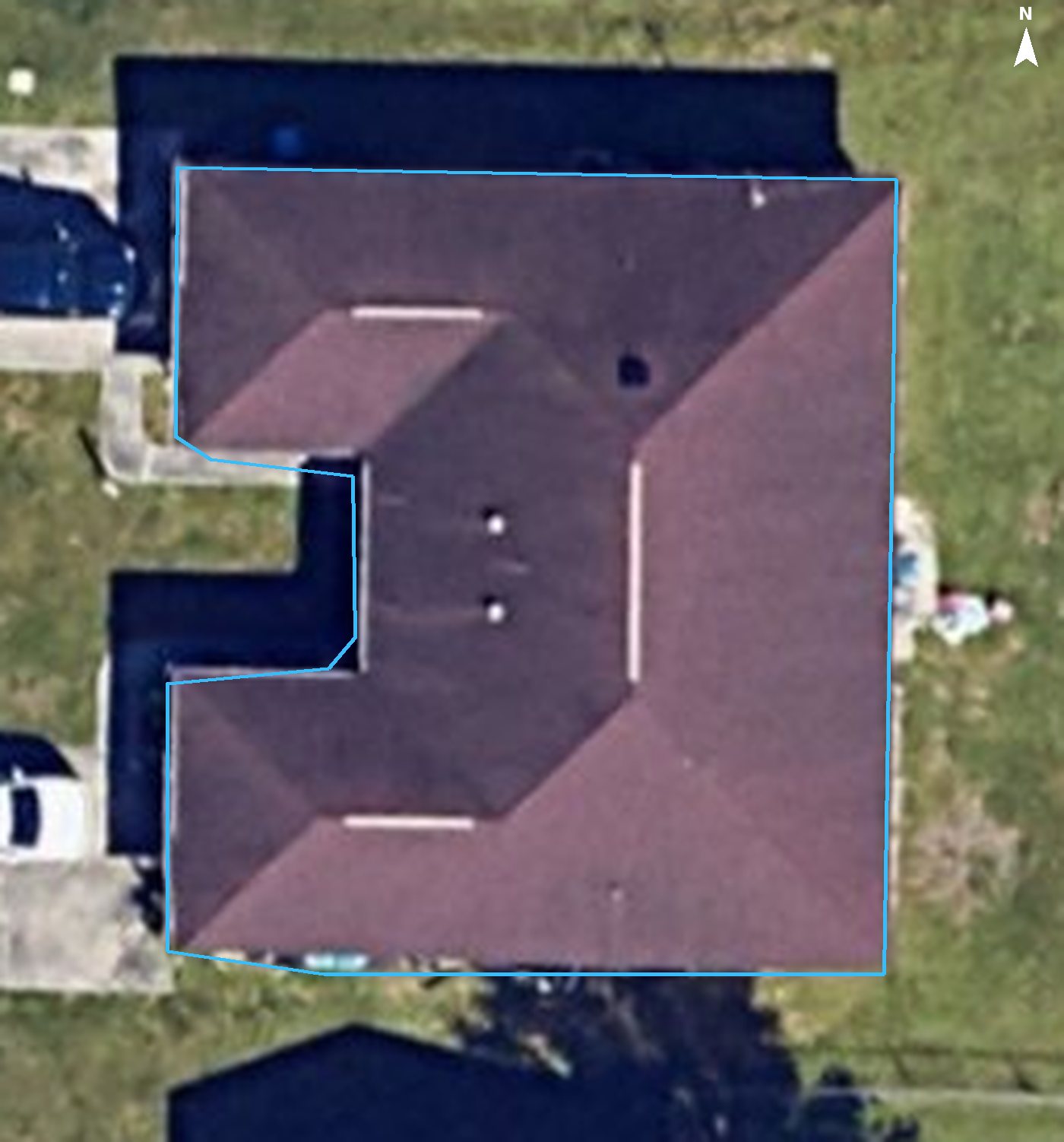 Sample Horus report: aerial image of a hip roof with its measured outline